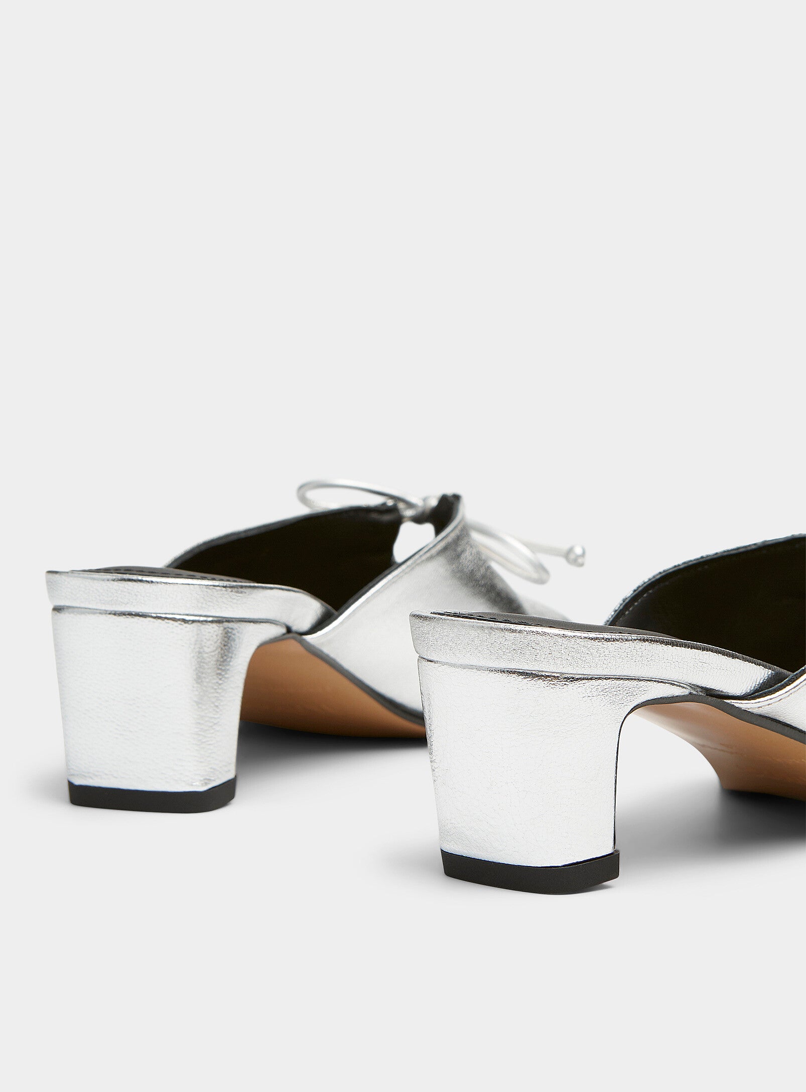 Amar Leather Pumps