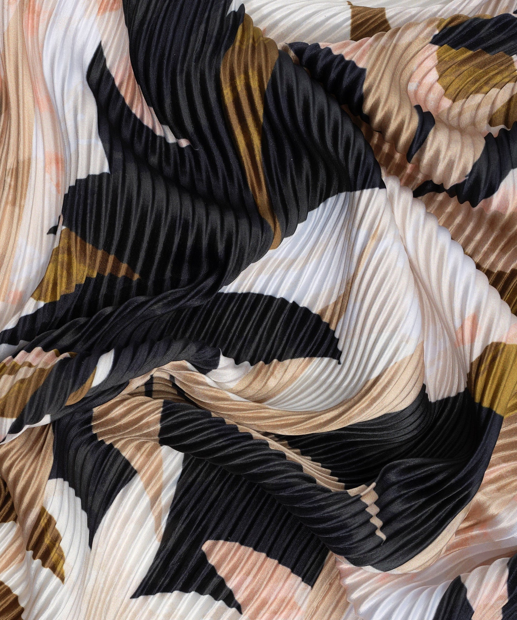 Paper Palms Pleated Diamond