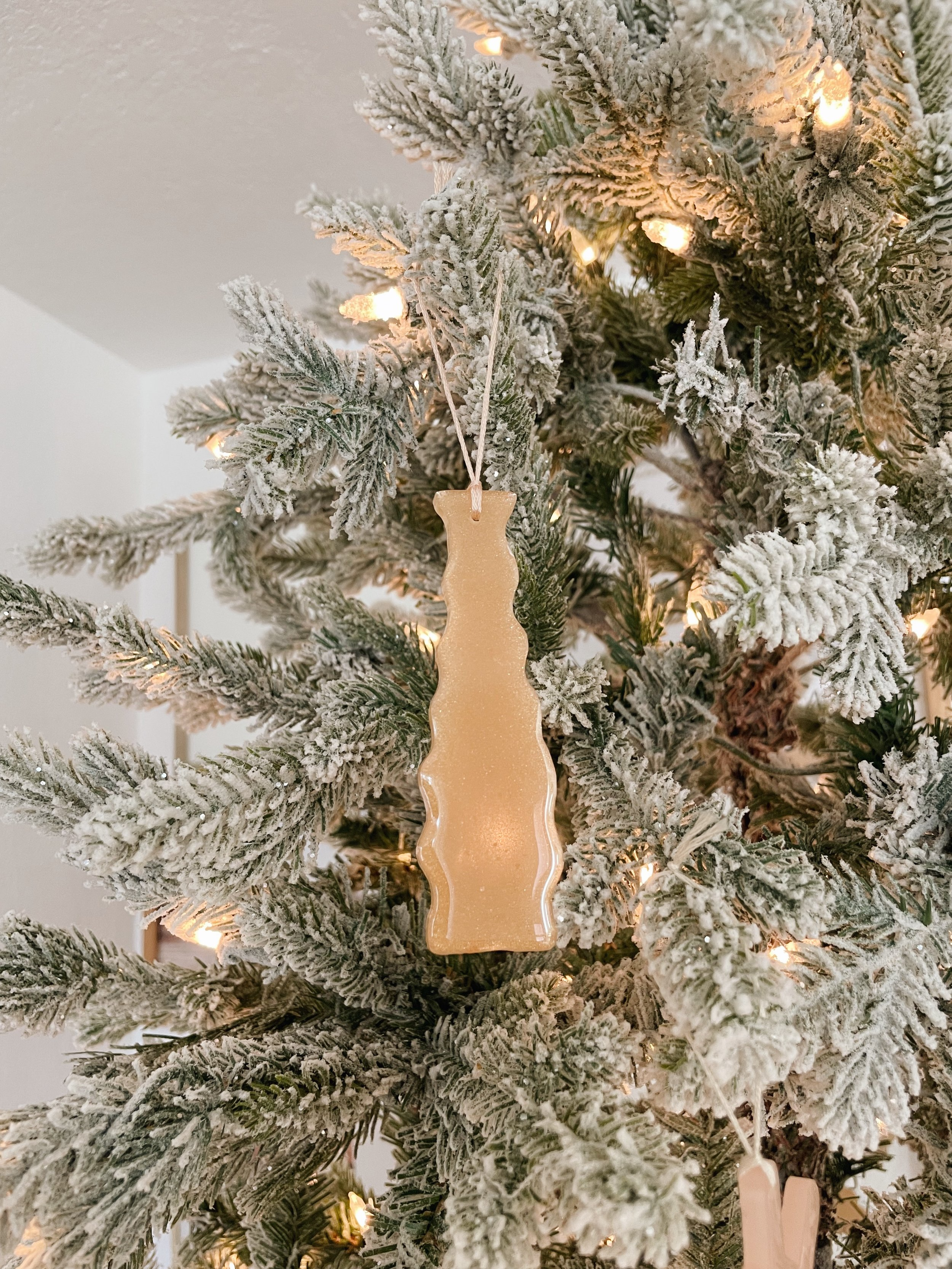 Wiggle Vase Ornament