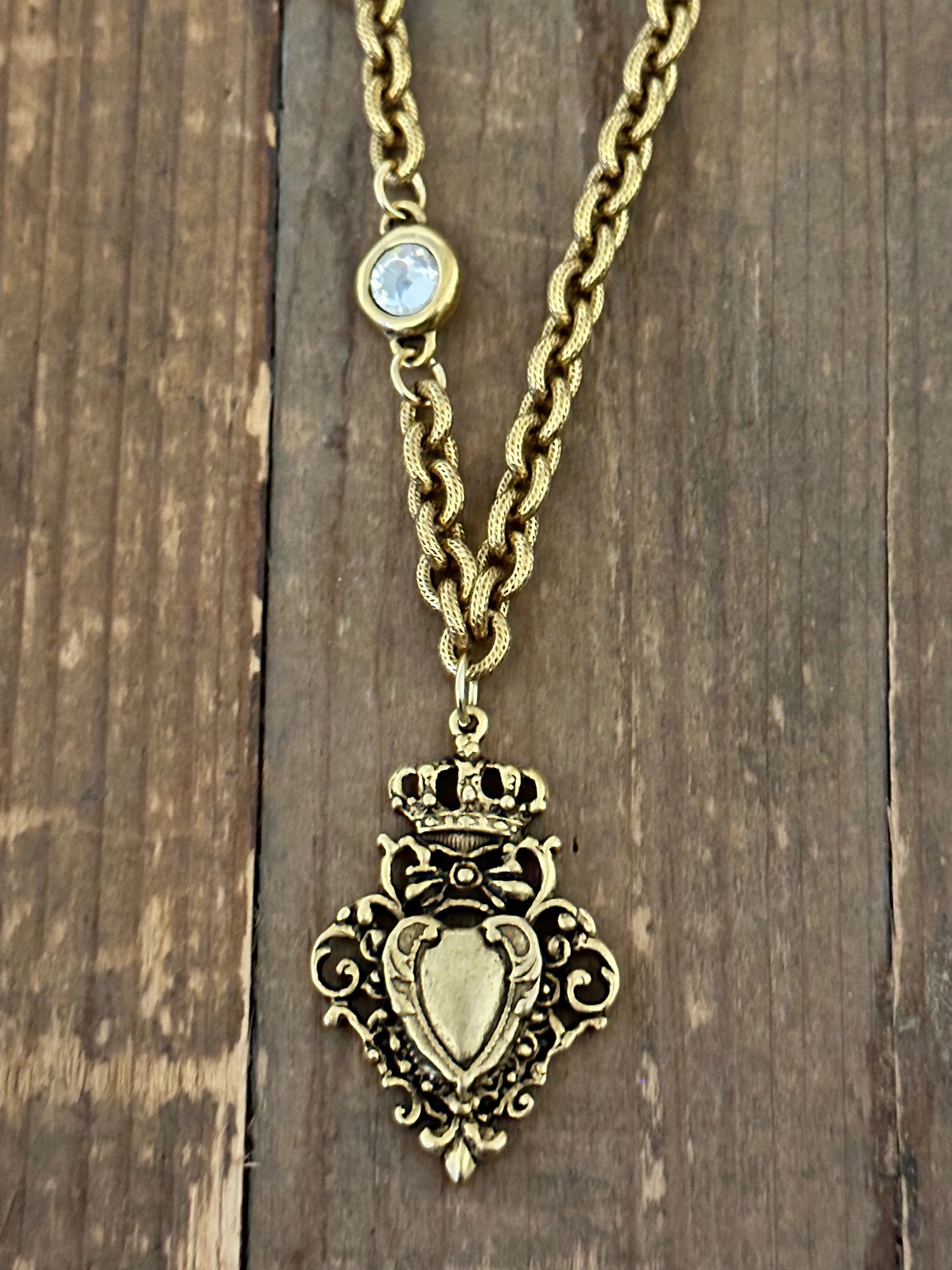 Gold Plated 18" Chain With Gold Queen Of Hearts Pendant