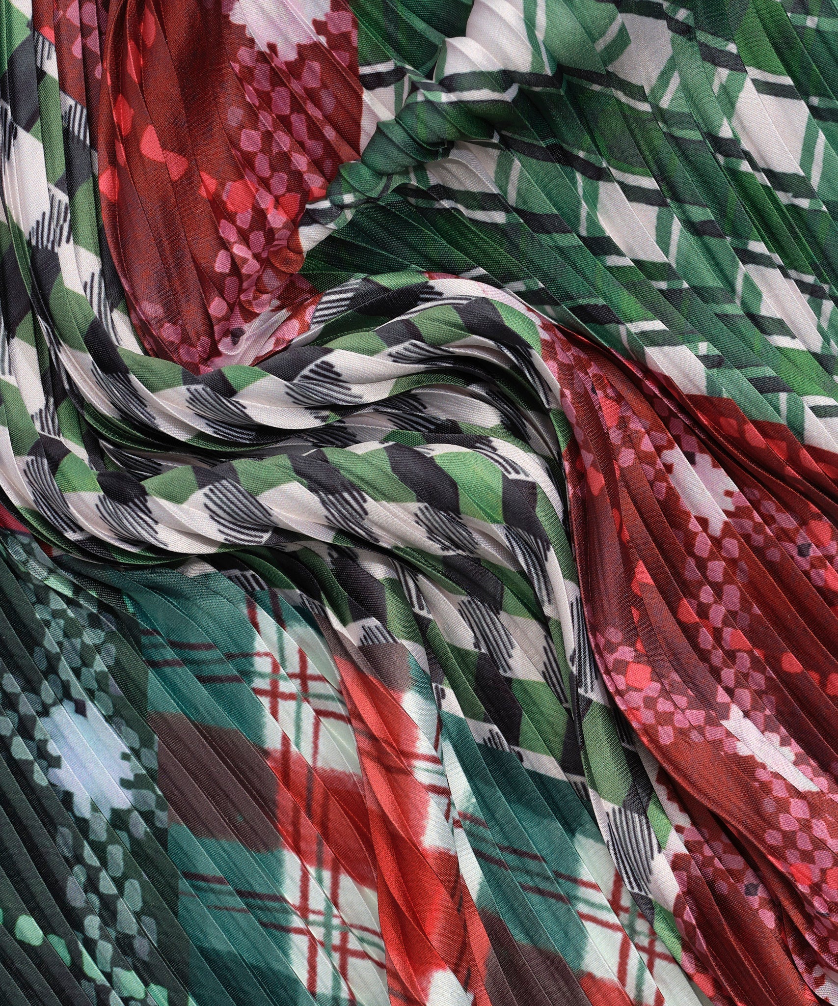 Patch Plaid Pleated Diamond Red