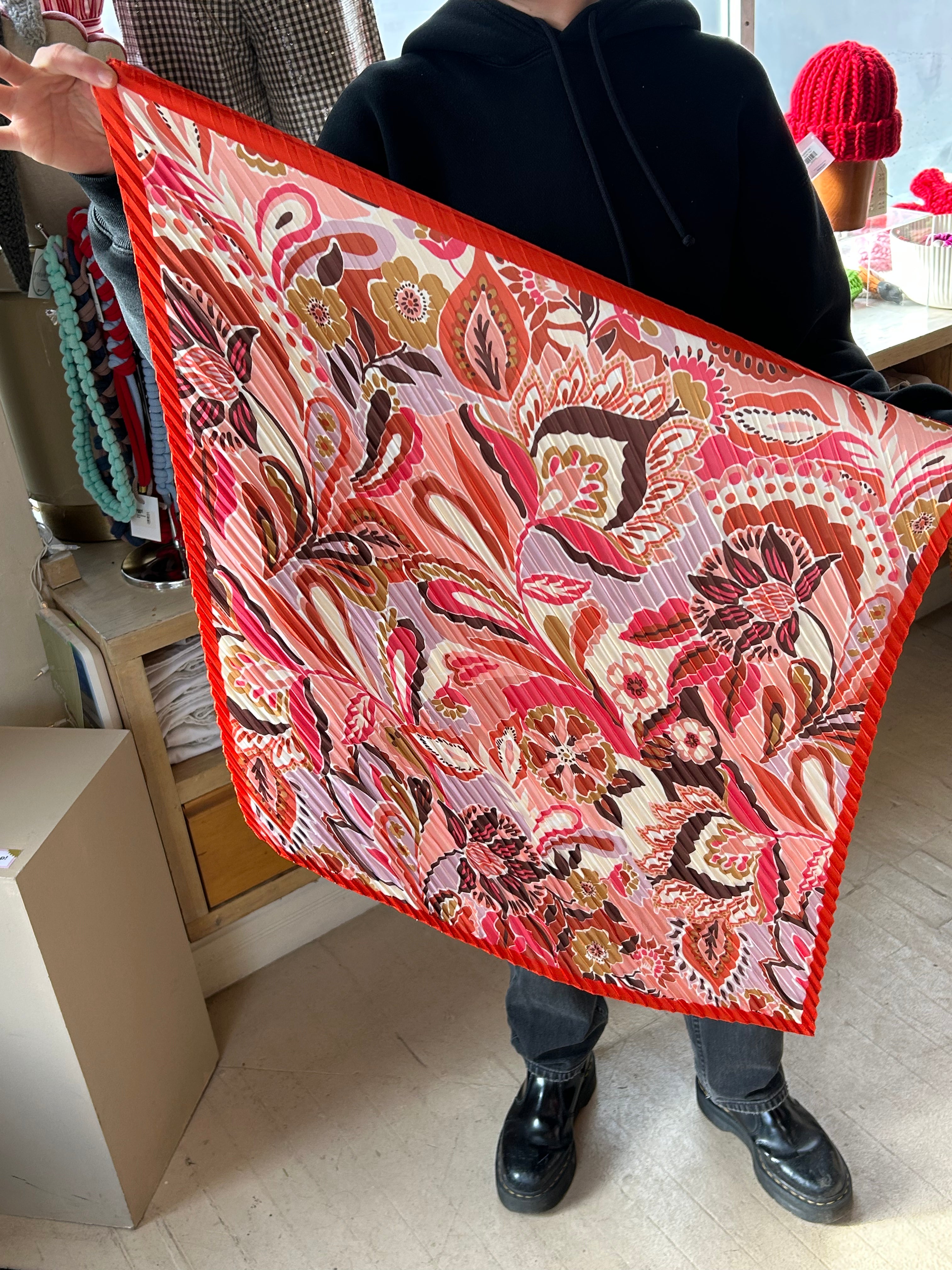 Crazy Paisley Pleated Diamond