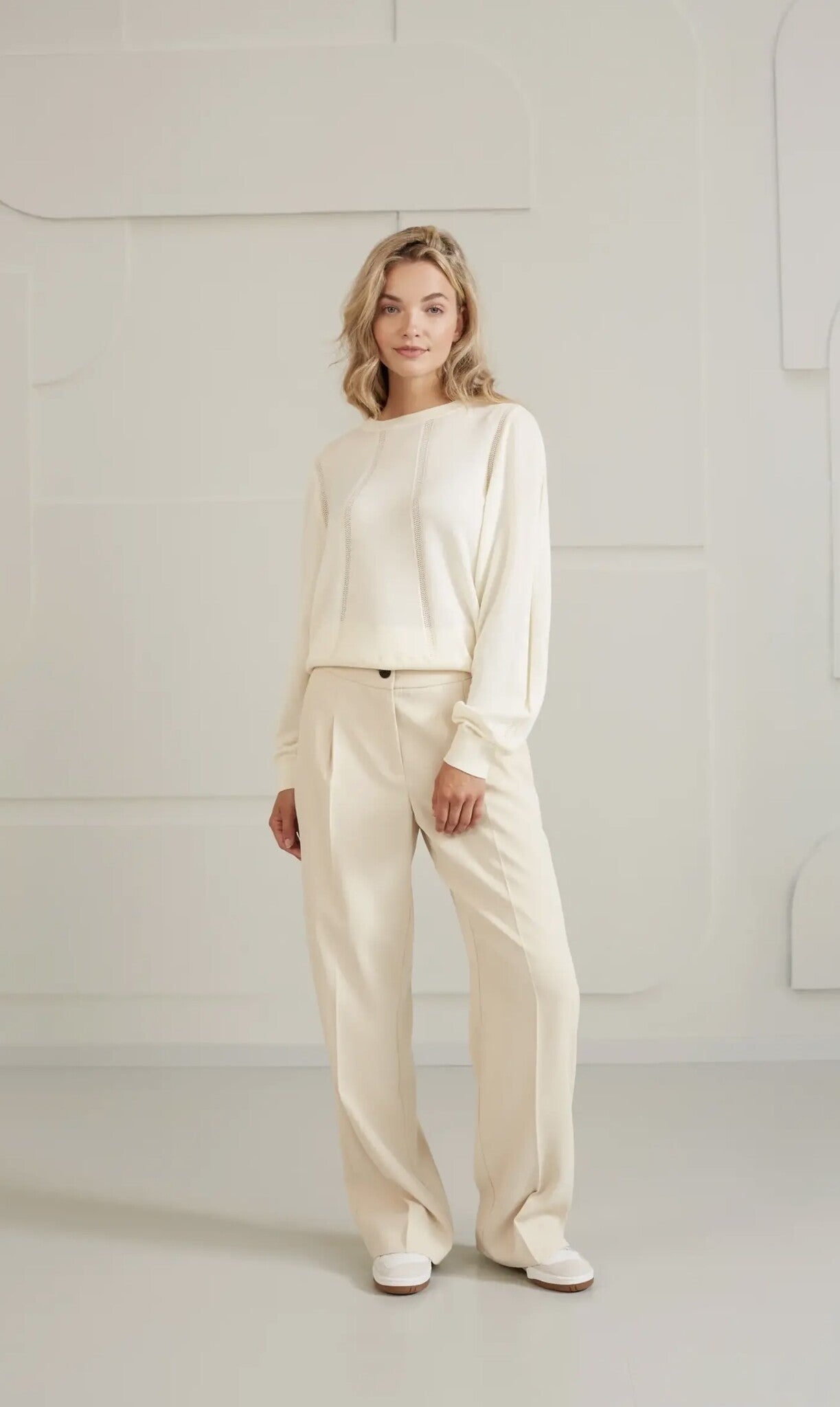 Woven Wide Leg Pleated Trouser With Elastic Waistband