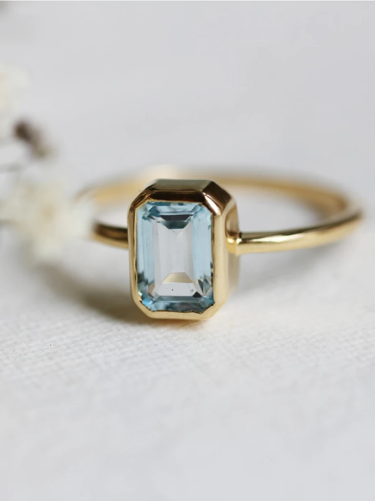 London Blue Topaz / 6